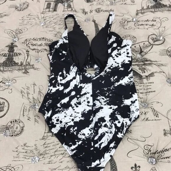 Carmen Marc Valvo Splash Printed O-Ring Swimsuit - Picture 5 of 10